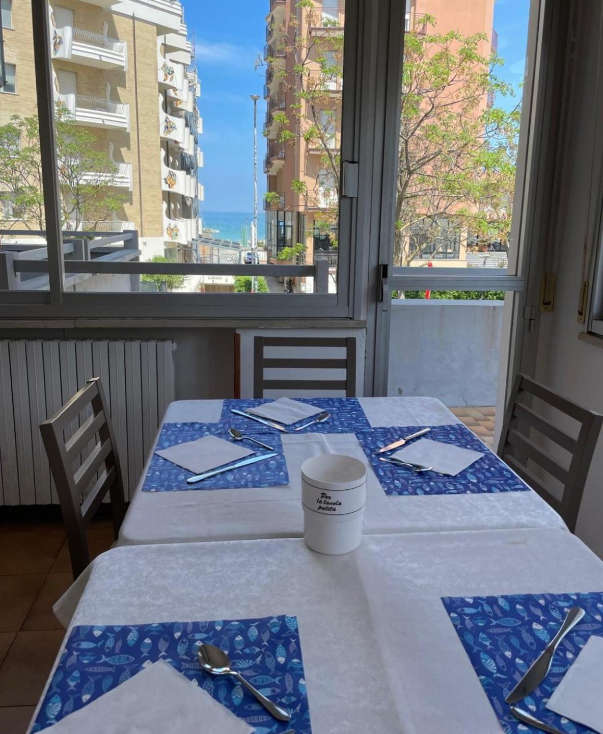Hotel Caesar Pesaro Eksteriør billede