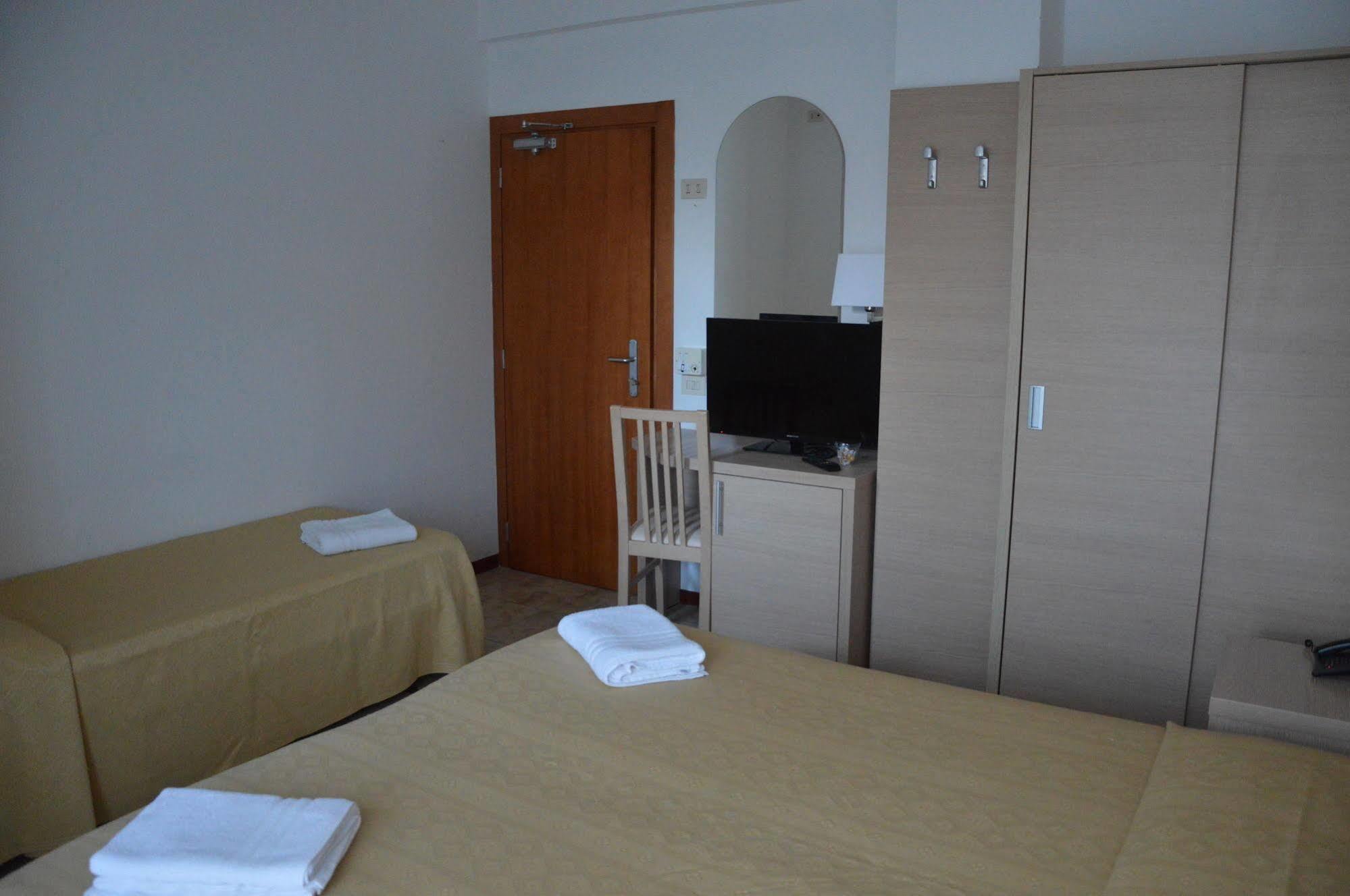 Hotel Caesar Pesaro Eksteriør billede